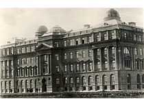 VDU Fizikos-chemijos instituto rūmai, į kuriuos 1932 m. persikėlė Matematikos-gamtos fakultetas (originalai – KTU muziejuje)