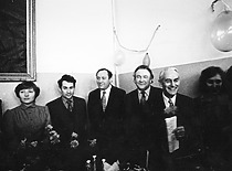 Organinės chemijos katedros šventė, apie 1980 m. Nuotraukoje (iš kairės): prof. A. Žemaitaitis, doc. S. Rutkauskas, prof. S. Kutkevičius, prof. A. Paulauskas. (Prof. S. Kutkevičiaus šeimos archyvas)