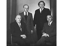 Lietuvos SSR valstybinės premijos laureatai KPI Organinės chemijos katedros darbuotojai – prof. J. Degutis, doc. J. Lakštauskas, prof. S. Kutkevičius, prof. R. Baltrušis, 1980 m. (Prof. S. Kutkevičiaus šeimos archyvas)