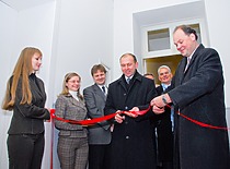 KTU Mechatronikos mokslo, verslo ir informacijos centro atidarymas KTU VIII rūmuose (Kęstučio g-vė 27), 2006 m. (KTU fotoarchyvas, J. Klėmano nuotr.)