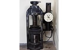 200 tonų galingumo presas. Šveicarija, „Amsler“, 1923 m.