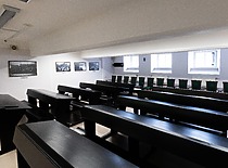 Lietuvos universiteto auditoriniai suolai, XX a. 3-iasis dešimtmetis. (J. Klėmano nuotr., originalai – KTU muziejuje)