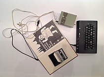 Pirmasis lietuviškas personalinis kompiuteris „Santaka“, sukurtas KPI Žinybinė elektroninės skaičiavimo technikos laboratorijos darbuotojų, 1988 m. (J. Klėmano nuotr., originalas – KTU muziejuje)