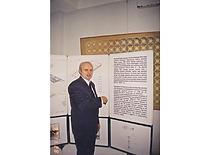 Prof. A. Žiliukas Čikagoje skaito pranešimą apie gen. A. Gustaičio sukonstruoto lėktuvo „ANBO-41“ atstatymą, 1997 m. (Prof. A. Žiliuko šeimos archyvas)