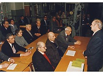 Prof. A Žiliukas kalba prof. Kazimiero Vasiliausko 125-ųjų gimimo metinių paminėjime medžiagų atsparumo laboratorijoje, 2004 m. (Prof. A. Žiliuko šeimos archyvas)