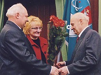 70-mečio proga prof. A. Žiliuką sveikina brolis Pranas ir sesuo Ona, 2010 m. (Prof. A. Žiliuko šeimos archyvas)