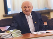 Prof. A. Žiliukas KTU pristato prozos ir poezijos knygą „Šlamant Tėvynės ąžuolams“, 2017 m. (J. Klėmano nuotr., prof. A. Žiliuko šeimos archyvas)