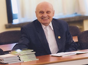 Prof. A. Žiliukas KTU pristato prozos ir poezijos knygą „Šlamant Tėvynės ąžuolams“, 2017 m. (J. Klėmano nuotr., prof. A. Žiliuko šeimos archyvas)