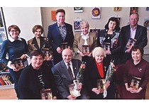 Prof. A. Žiliukas su Nepriklausomų rašytojų sąjungos nariais po knygos „Nenutilkit varpai“ pristatymo Švietimo ir inovacijų centre, 2020 m. (Birutės Zeigienės nuotr., prof. A. Žiliuko šeimos archyvas)