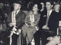 Direktorė I. Leliūgienė ir buvęs direktorius L. &Scaron;uklevičius Palemono vidurinės mokyklos renginyje, 1988 m. (Prof. I. Leliūgienės asmeninis archyvas)