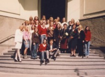 KTU socialinės edukologijos bakalaurų 4-oji laida su prof. I. Leliūgiene, 2005 m. (Prof. I. Leliūgienės asmeninis archyvas)