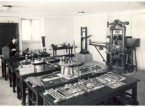 J. Indriūnas Medžiagų atsparumo laboratorijoje Fizikos-chemijos rūmuose Aleksote, 1936 m. (KTU muziejus)