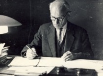 J. Indriūnas &ndash; KPI Pluo&scaron;tinių medžiagų katedros vedėjas, 1969&ndash;1970 m. (KTU muziejus)