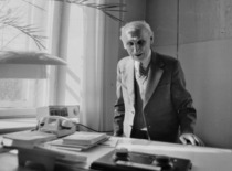 Prof. J. Indriūnas 1980 m. (KTU fotoarchyvas)