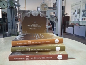 Straipsnių rinkinys „Mokslo raida Kauno technologijos universitete per 100 metų 1922–2022 m.“