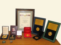 Gynybos technologijų instituto sukurta įranga 2000, 2005, 2007, 2010, 2013, 2014, 2016 m. buvo apdovanota aukso medaliais &bdquo;Lietuvos metų gaminys&ldquo;. Nuotraukoje: Instituto apdovanojimai 2009 m. (J. Klėmano nuotr., KTU fotoarchyvas)