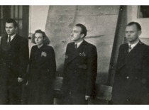 Diplomų gynimas Kauno valstybiniame Vytauto Didžiojo universitete 1950 m. rugsėjo 29 d. 2-oji i&scaron; kairės &ndash; V. Zelionkaitė, 3-iasis &ndash; R. Baltru&scaron;is. (Prof. R.Baltru&scaron;io archyvas).