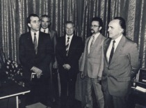 Prof. K. Ragulskio 60-metis &bdquo;Vibrotechnikoje&ldquo;, 1986 m. I&scaron; kairės: A. Fedaravičius, R. Gulbinas, K. Ragulskis, G. Bisigirskas ir KPI prorektorius Č. Jakimavičius. (Prof. A. Fedaravičiaus &scaron;eimos archyvas)