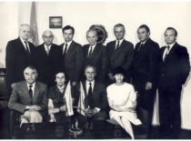 KPI Cheminės technologijos fakulteto taryba, 1983 m. Sėdi (i&scaron; kairės): prof. R. Baltru&scaron;is (Organinės chemijos katedros vedėjas), prof. V. Zelionkaitė (Neorganinės chemijos katedros vedėja), prof. K. Sasnauskas (dekanas), doc. O.Petru&scaron;evičiūtė (Bendrosios chemijos katedros vedėja). Stovi: prof. J. Bernatonis ( Maisto produktų katedros vedėjas), prof. A. Paulauskas (Organinės technologijos katedros vedėjas), doc. Z. Beresnevičius (profkomiteto pirmininkas), prof. E. Pacauskas (Fizinės chemijos katedros vedėjas), doc. J. Vitkus (prodekanas), doc. V. Klusis (prodekanas), doc. J. Musnickas (partorgas). (Prof. R. Baltru&scaron;io archyvas).