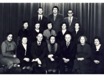 KPI Neorganinės chemijos katedra, 1983 m. 1-oje eilėje (i&scaron; kairės): doc. A. Degutienė, V. Prokupinienė, doc. E. Pažarauskas, katedros vedėja prof. V. Zelionkaitė, doc. B. Matulis, doc. Z. Martynaitienė, doc. L. Bernotienė; 2-oje eilėje: 2-oji &ndash; R. Česnienė, I. Melkienė, doc. E. Rinkevičienė, L. Pliuskytė; 3-ioje eilėje: doc. V. Janickis, R. Rum&scaron;a, doc. A. Žarnauskas. (KTU muziejus)