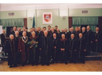 KTU Senatas, rektorius prof. R. Bansevičius ir KTU Garbės daktaras Čekijos prezidentas Vaclavas Klausas, 2006 m. (J. Klėmano nuotr., KTU fotoarchyvas)