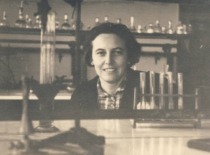 V. Zelionkaitė Cheminės technologijos fakulteto laboratorijoje 1948 m. (Prof. V. Zelionkaitės &scaron;eimos archyvas)