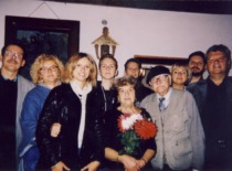 Irena ir Romualdas Baltru&scaron;aičiai tarp giminių ir artimųjų Palemone, 2014 m. rugsėjo 18 d. (Prof. R. Baltru&scaron;io archyvas)