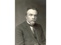 Prof. Vytautas Mo&scaron;inskis (1876&ndash;1955) &ndash; inžinierius technologas, Kauno valstybinio Vytauto Didžiojo universiteto prorektorius, ilgametis Mechaninės technologijos ir Metalų technologijos katedrų vedėjas. (KTU muziejus)