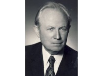 Balys Stulpinas (1916&ndash;1999) &ndash; profesorius, habilituotas daktaras, Valstybinės premijos laureatas, Kauno politechnikos instituto Neorganinės chemijos (1949&ndash;1969) ir Bendrosios chemijos (1969&ndash;1982) katedrų vedėjas. (KTU muziejus)