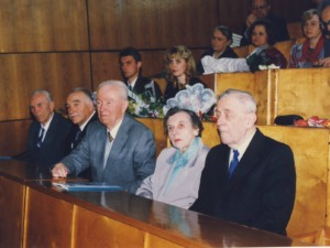 Chemikų jubiliejų paminėjimas KTU Cheminės technologijos fakultete, 1996 m. Iš kairės: prof. E. Pacauskas, prof. R. Baltrušis, prof. B. Stulpinas, prof. V. Zelionkaitė, prof. J. Janickis. (KTU muziejus)