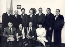 KPI Cheminės technologijos fakulteto taryba, 1983 m. Sėdi (i&scaron; kairės): prof. R. Baltru&scaron;is, prof. V. Zelionkaitė, dekanas prof. K. Sasnauskas, doc. O. Petru&scaron;evičiūtė. Stovi: prof. J. Bernatonis, prof. A. Paulauskas, doc. Z. J. Beresnevičius, prof. E. Pacauskas, prodekanas doc. J. Vitkus, prodekanas doc. V. Klusis, doc. J. Musnickas. (KTU muziejus)