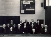 KPI Cheminės technologijos fakulteto mokslinė taryba, 1985 m. Sėdi (i&scaron; kairės): J. Degutis, S. Kutkevičius, V. Zelionkaitė, J. Janickis, J. Bernatonis, E. Pacauskas, M. Martynaitis, K. Sasnauskas, B. Stulpinas, J. Lak&scaron;tauskas, J. Venskevičius. Stovi (i&scaron; kairės): R. Baltru&scaron;is, V. Jasiukevičius, J. Zdanavičius, M. Martusevičius, A. Paulauskas. (KTU muziejus)
