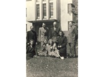 KPI Neorganinės chemijos katedra, 1955 m. 1-oje eilėje (i&scaron; kairės): asist. L. Iva&scaron;kevičienė-Ukrinaitė, vyr. dėst. L. Bernotienė, asist. Z. Vitkutė-Martynaitienė, asist. O. Tučkutė, asist. B. Girčienė-Mikalajūnaitė. Stovi: vyr. dėst. F. Staniulis, vyr. dėst. R. Baltru&scaron;is, doc. J. Valančiūnas, katedros vedėjas doc. B. Stulpinas. (Prof. R. Baltru&scaron;io asmeninis archyvas, R. Baltru&scaron;io nuotr.)