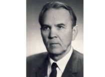 Evaldas Pacauskas (1906&ndash;2016) &ndash; profesorius, habilituotas daktaras, Kauno politechnikos instituto Fizikinės chemijos katedros vedėjas (1977&ndash;1987), Valstybinės premijos laureatas. (KTU muziejus)