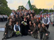 KTU akademinis choras &bdquo;Jaunystė&ldquo; su vadove D. Beinaryte Baltijos &scaron;alių studentų dainų &scaron;ventėje &bdquo;Gaudeamus&ldquo; Rygoje, 2026 m. (Choro &bdquo;Jaunystė&ldquo; archyvas)